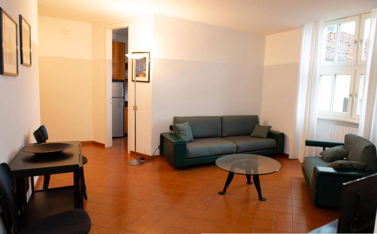 Little Marina Apartment Malgrate Exterior photo